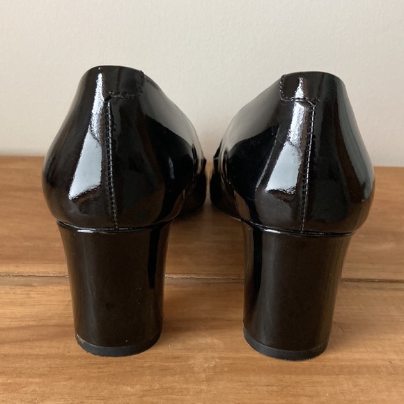 Black patent leather pump sz 9 EUC - Picture 5 of 12